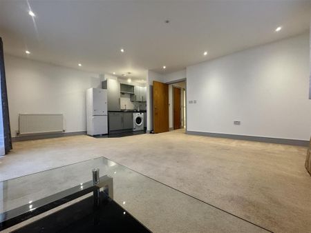 1 bedroom flat to rent - Photo 2