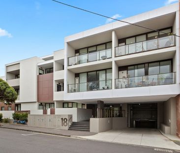 UP-SCALE APARTMENT LIVING JUST OFF BAY STREET - Photo 1