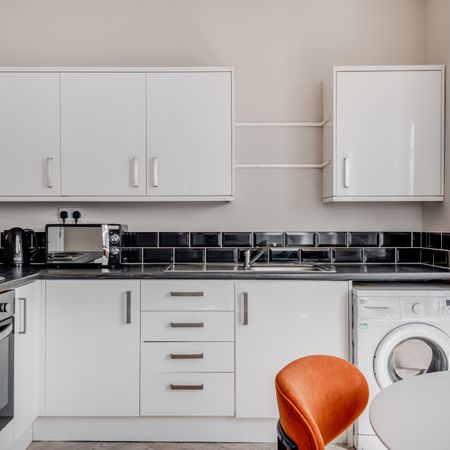 Flat 3, 3 Paul Street Room 2 - Photo 4