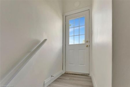 For Lease - 6 Ruskview Road Unit# 2, Kitchener, Ontario - Photo 3