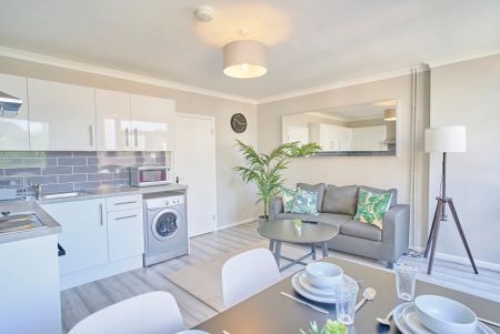 117 Candy Street – Room 3 - Photo 2