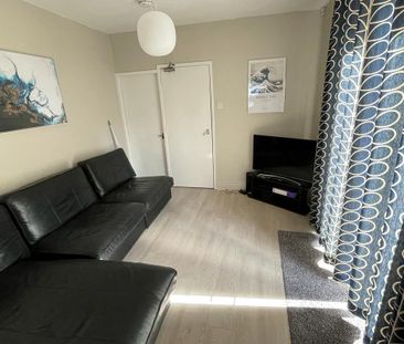 5 Bed Semi-Detached House, Teversal Avenue, NG7 - Photo 2