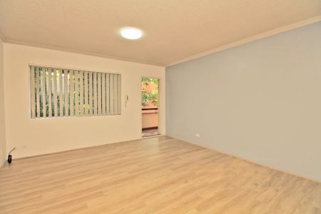 SPACIOUS 3-BEDROOM APARTMENT! VALUE FOR MONEY! - Photo 3
