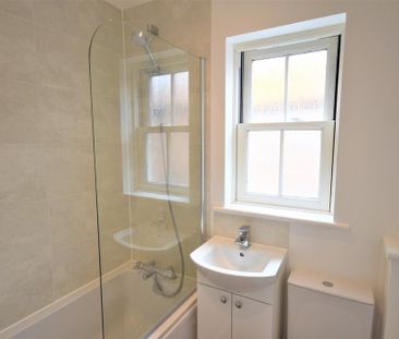 2 bedroom end of terrace house to rent - Photo 6