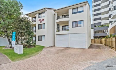 MODERN TWO BEDROOM UNIT IN SORT AFTER NORTH PALM BEACH - Photo 2