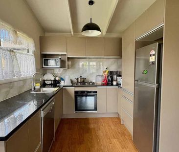 Mangere, 3 Bedrooms - Photo 2