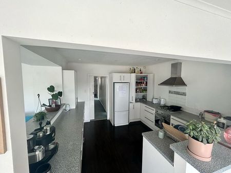 Charming 4BR Northcross Haven - Photo 5