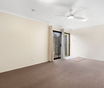 Renovated 2-Bedroom Duplex in a Super-Central Molendinar Location - Photo 1