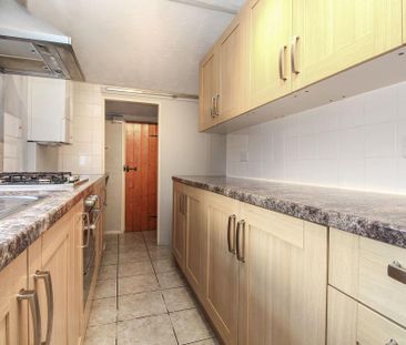 2 bedroom semi-detached house to rent - Photo 5