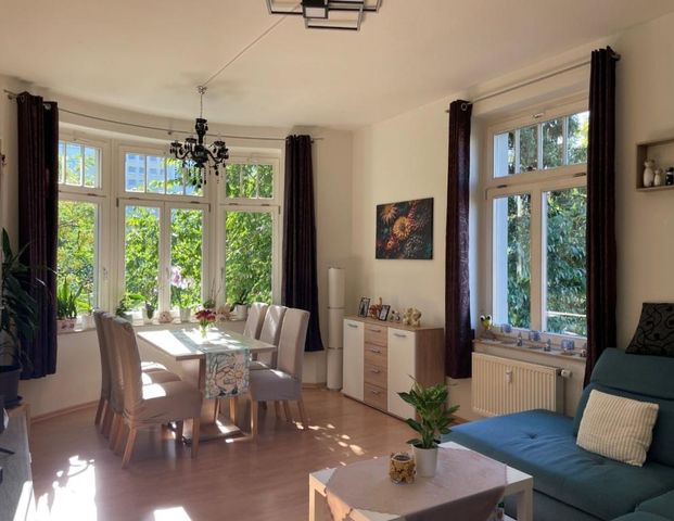 Ab 01.11. frei - stilvolle Wohnung mit Balkon und Tageslicht-Bad im 2. Obergeschoss! - Foto 1