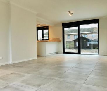 Gerenoveerde 4-slaapkamer woning met grote tuin en garage! - Photo 2