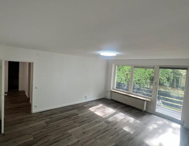 Schöne helle 3 Zimmer Wohnung + Tiefgaragestellplatz - Photo 1