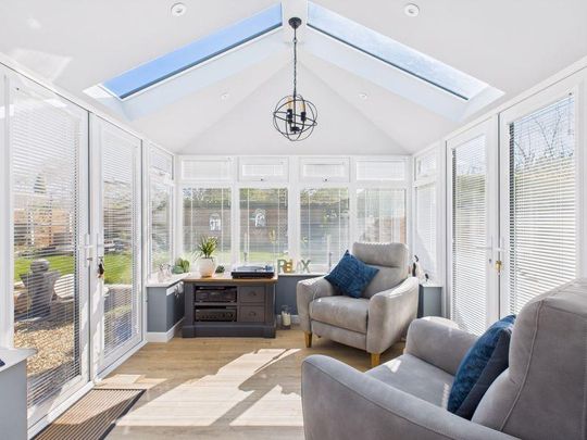 4 bedroom detached house to rent - Photo 1