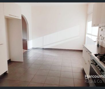 Spacious 5-Bedroom Home in Reservoir - Photo 3