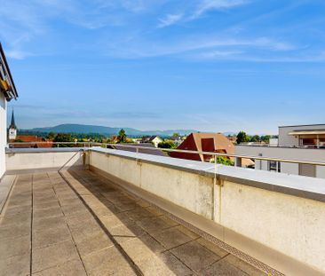 Topmoderne Attikawohnung mit grosser Terrasse - Photo 2
