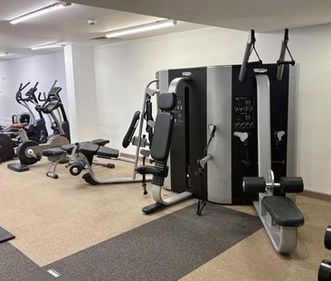 4 bedroom flat share to rent - Photo 3