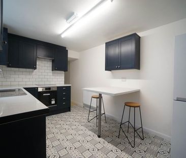 7 Holyhead Road Apartment - Photo 4