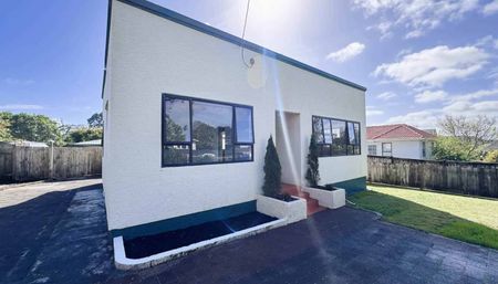 Sunny 3-Bedroom Home for Rent in Greenlane – S... - Photo 3