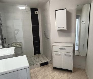 Location Appartement 2 pièces 67m² CHATEAUROUX 36000 - Photo 5