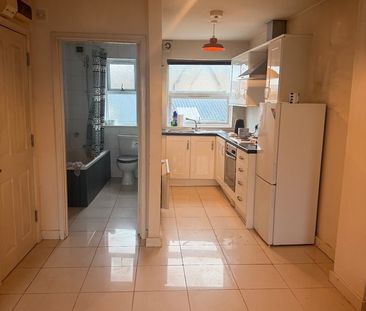 1 Bed Flat, North Street, BS3 - Photo 2