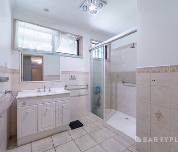 Centrally Located Family Home in the Heart of Epping! - Photo 3