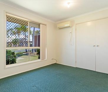 Stunning 4-Bedroom Family Home in Crestmead - Photo 2