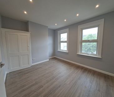 3 Bed Terraced House, Chestnut Avenue, E7 - Photo 2