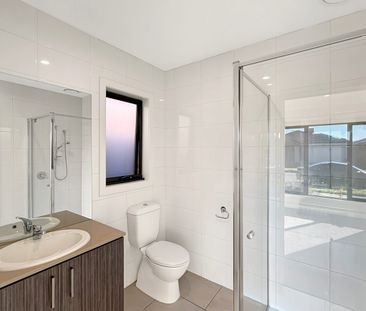 🏡 4-Bedroom House in Wallan - Photo 6