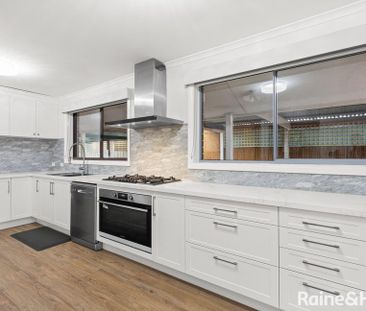 Spacious Family Home in Convenient Roxburgh Park - Photo 6