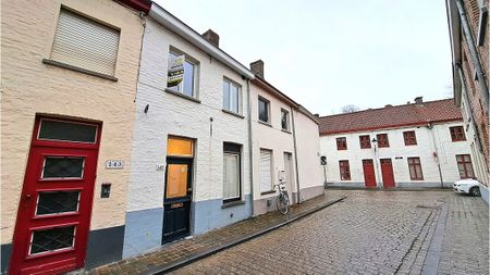 Gerenoveerde rijwoning met koer te huur in Brugge - Photo 2