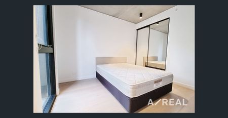 Modern Fully Furnished Inner City Retreat with Exceptional Convenience - Photo 3