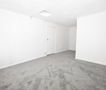 2 bedroom Flat To Let - Photo 5