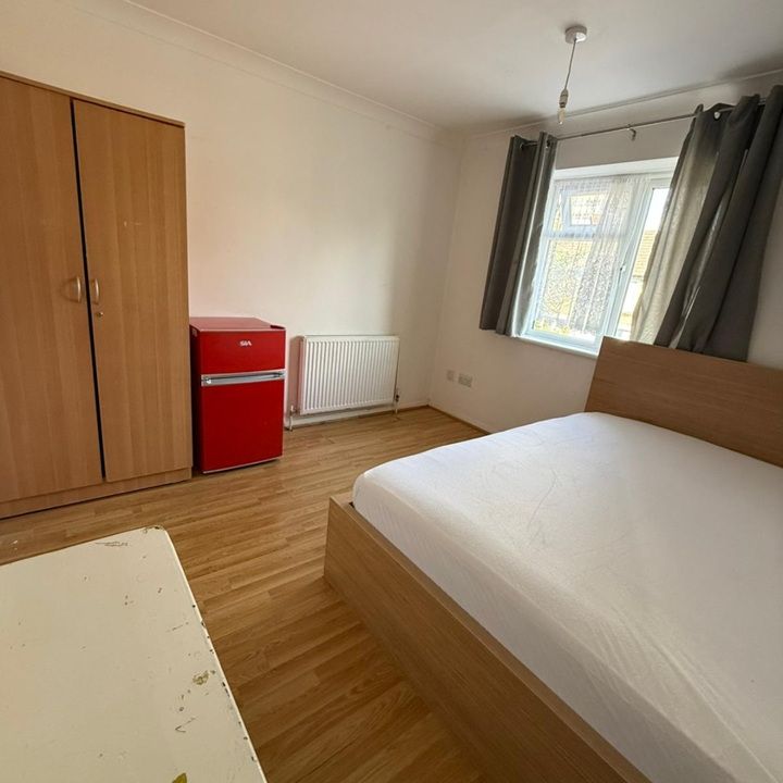 Room in a Shared House, Windmill Lane, E15 - Photo 1