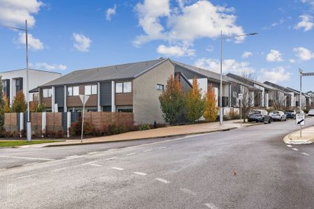 Contemporary townhouse in a great location - Photo 5