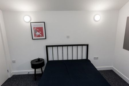 6 bedroom terraced house to rent - Photo 4