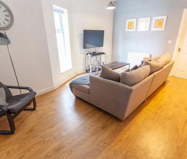 4 bedroom terraced house to rent - Photo 1