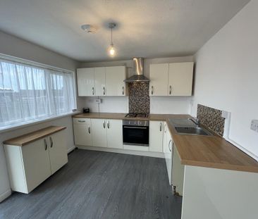 3 bedroom terraced house to rent - Photo 5