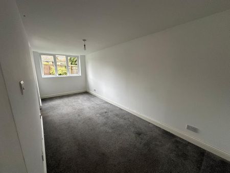 4 bedroom semi-detached house to rent - Photo 4