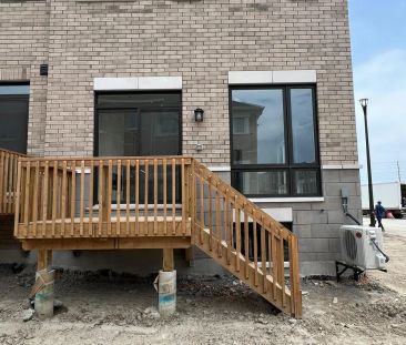 Condo Townhouse For Lease | E9231461 - Photo 5