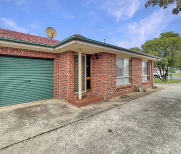 READY TO MOVE IN - TIDY TWO BEDROOM UNIT - Photo 4