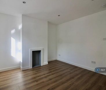 2 bedroom end of terrace house to rent - Photo 1