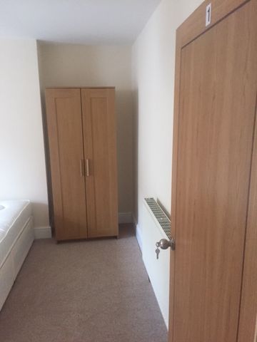 WF10, Castleford - Photo 5