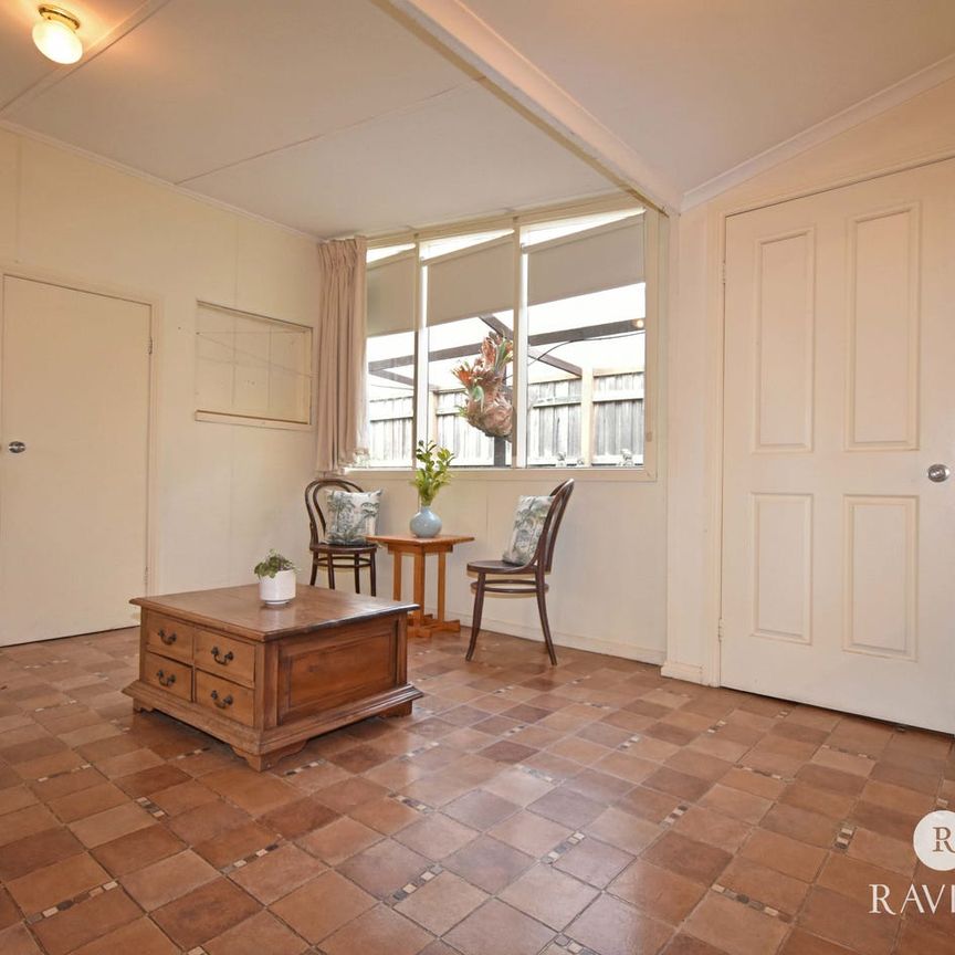 POSITION PERFECT! - Photo 1