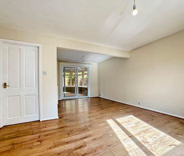 A lovely detached 3 bedroom house, with garage and enclosed rear ga... - Photo 2