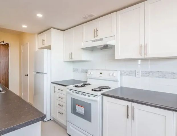 55 Oakmount Rd | 55 Oakmount Rd, Toronto - Photo 1