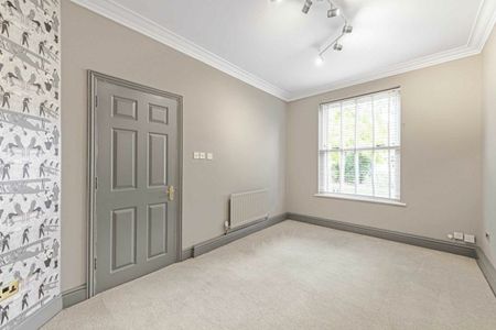 Hampton Court Crescent, East Molesey, KT8 - Photo 2