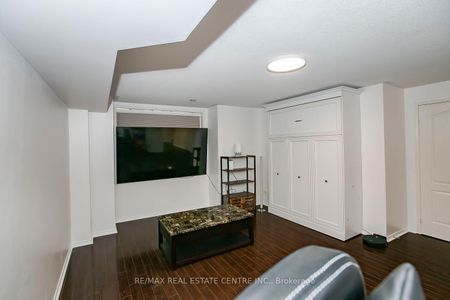 Condo Townhouse For Lease | W8066652 - Photo 3