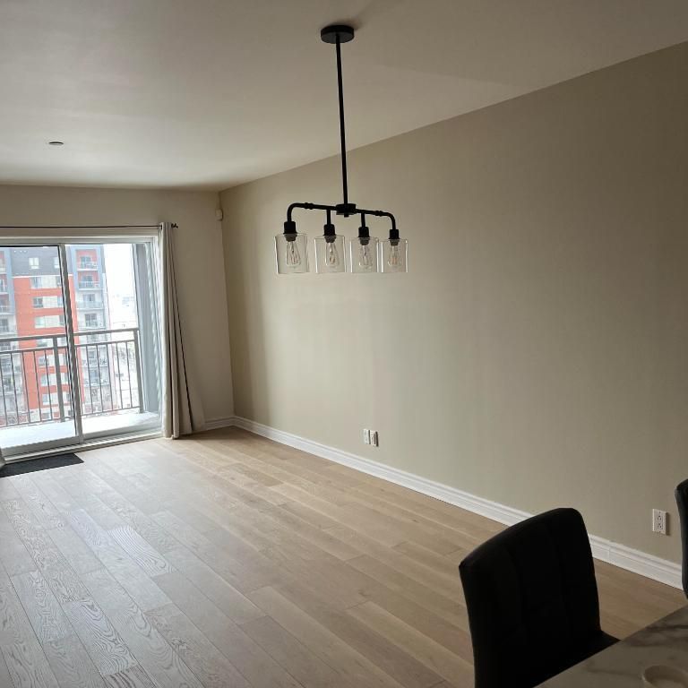 À louer (disponible immédiatement): Grand condo de 3 ½ semi-meublé à Laval - Photo 1