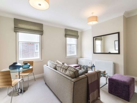 A recently refurbished apartment with a separate kitchen on the first floor of this popular building located close to amenities of Victoria and Elizabeth Street. - Photo 3