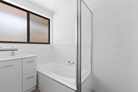 15 Shakespeare Cres, Fraser ACT 2615 - House For Rent | Domain - Photo 4